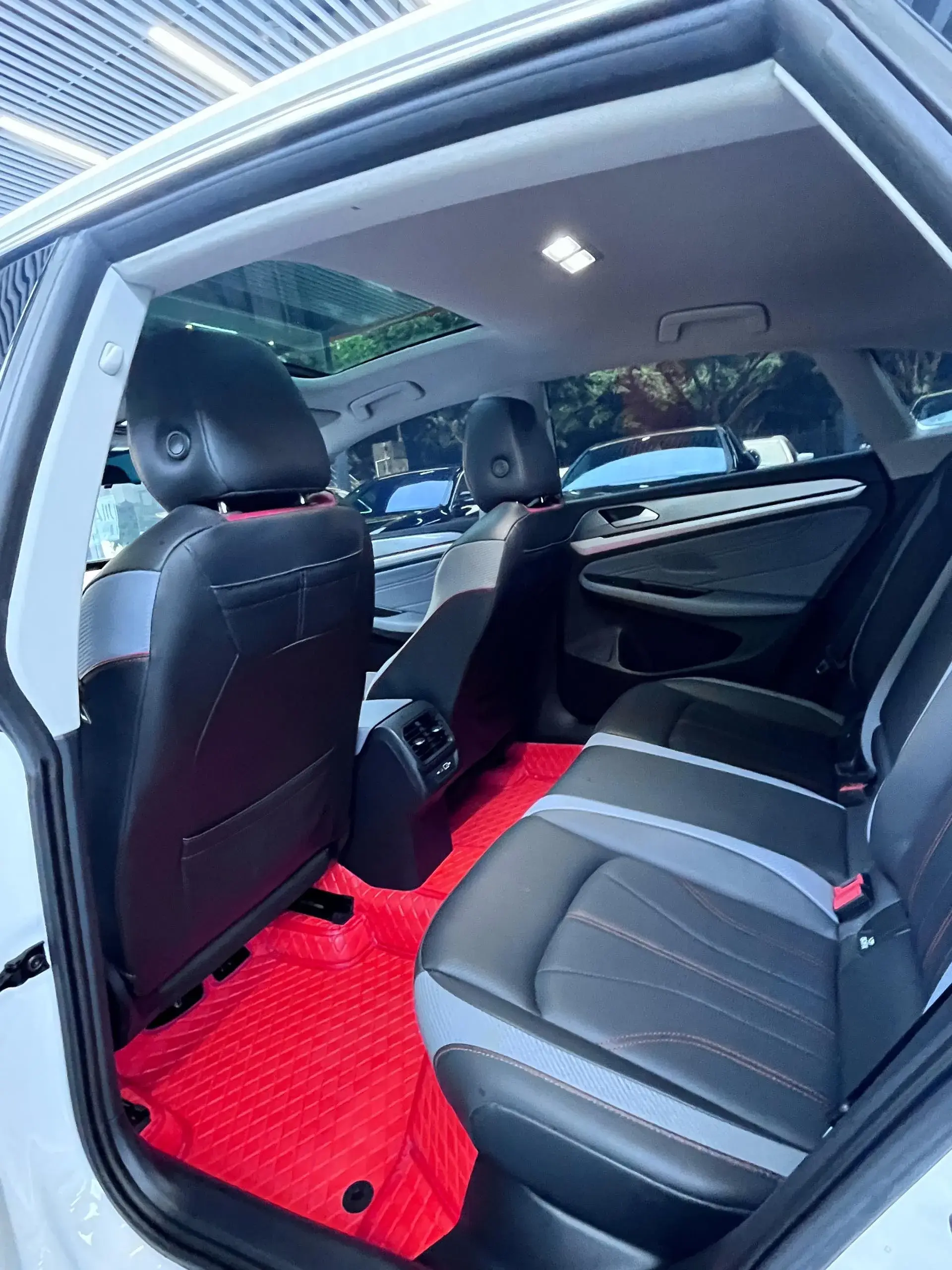 2023 VOLKSWAGEN LAMANDO thumbnail 4