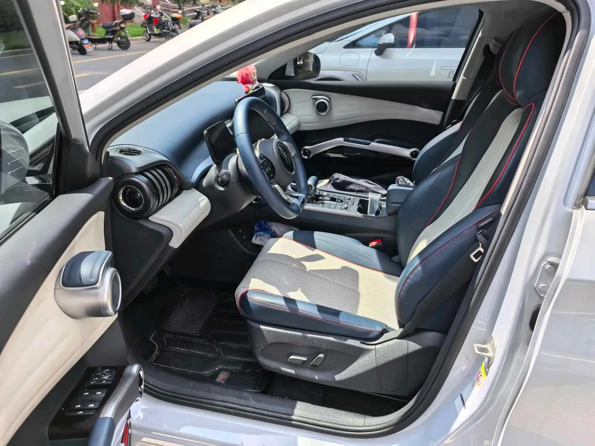 2022 BYD YUAN thumbnail 3