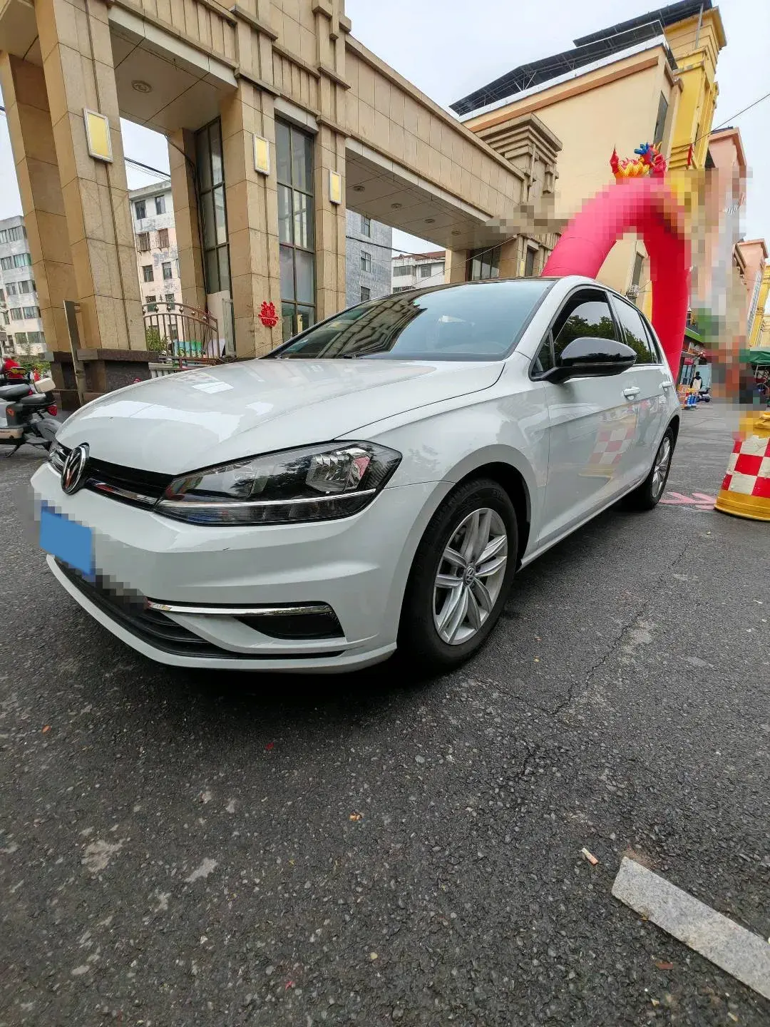 2018 VOLKSWAGEN GOLF view 1