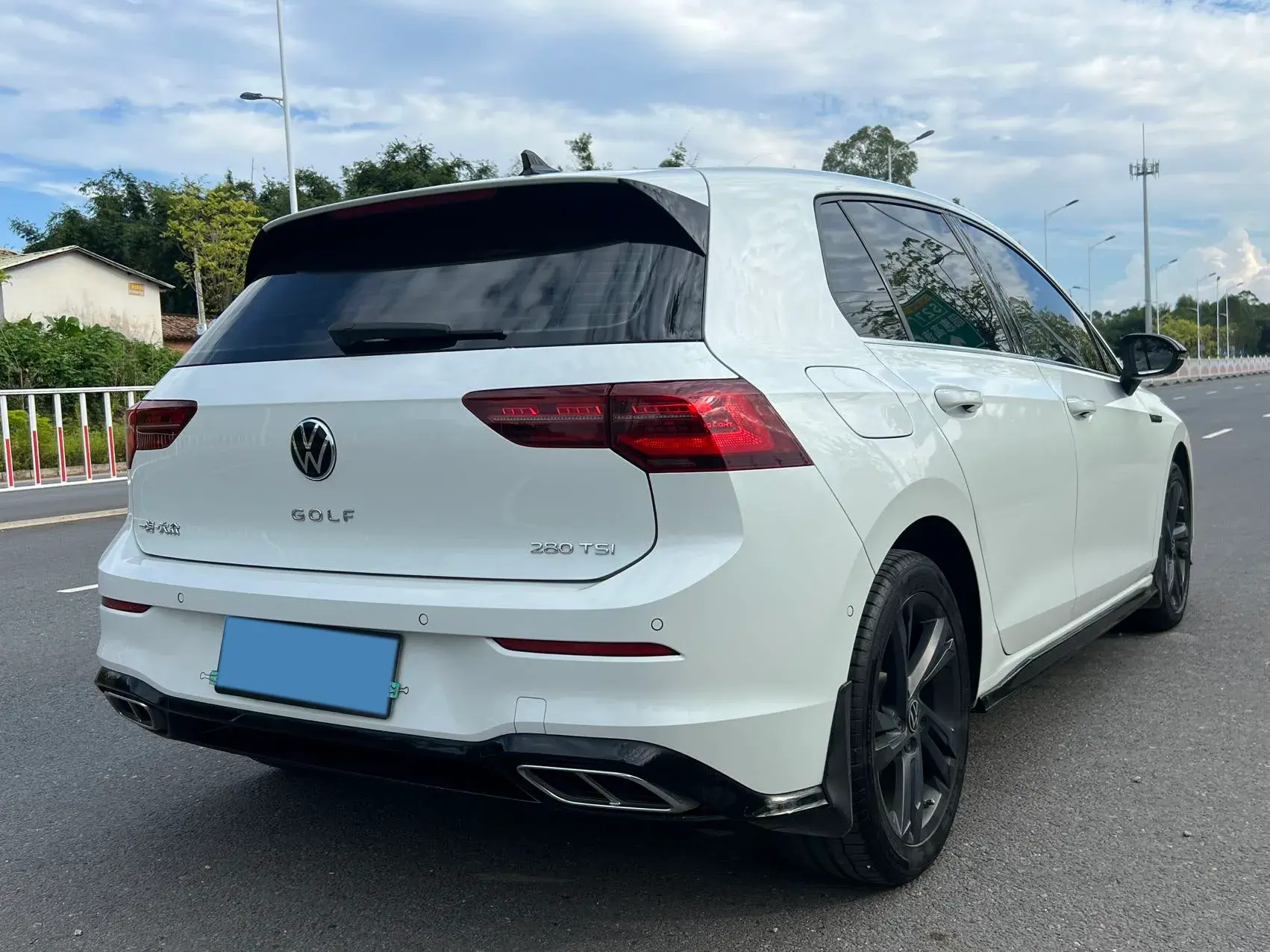 2021 VOLKSWAGEN GOLF thumbnail 4