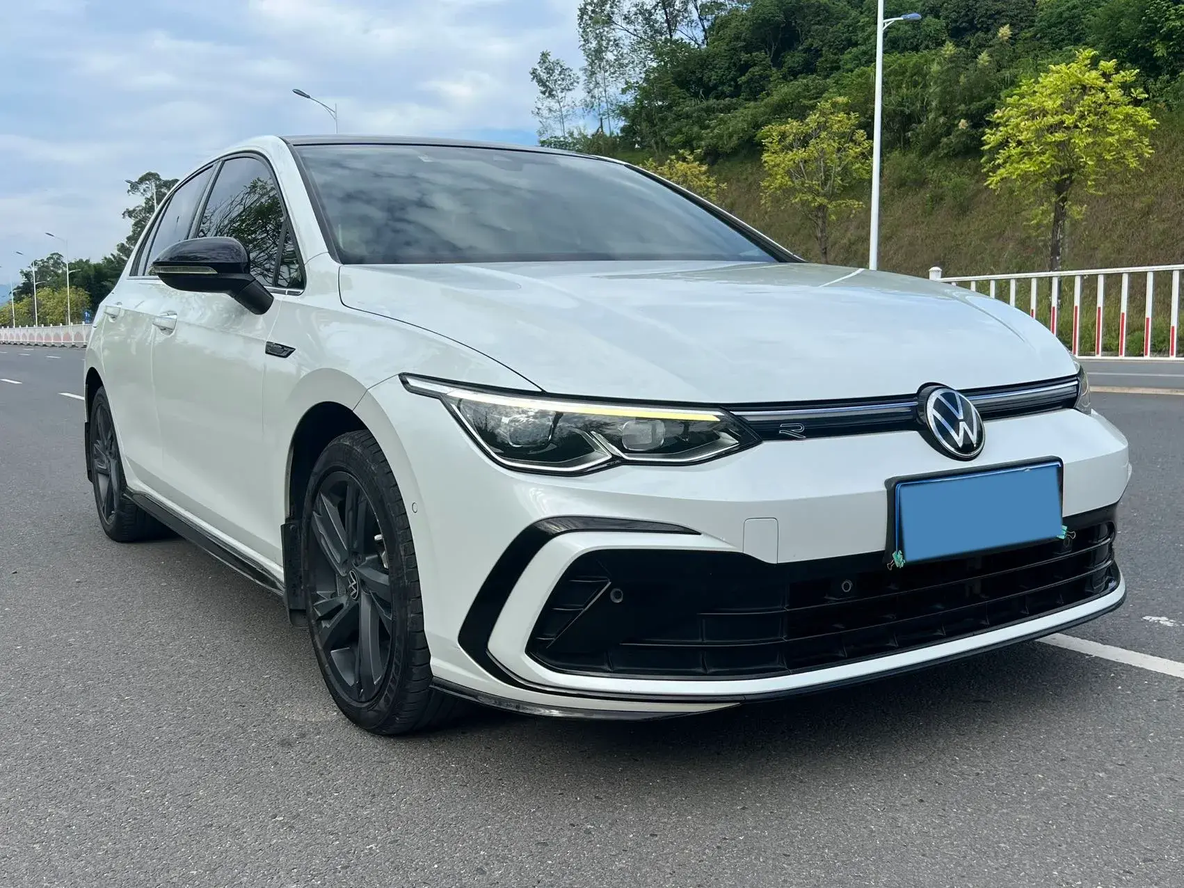 2021 VOLKSWAGEN GOLF thumbnail 3