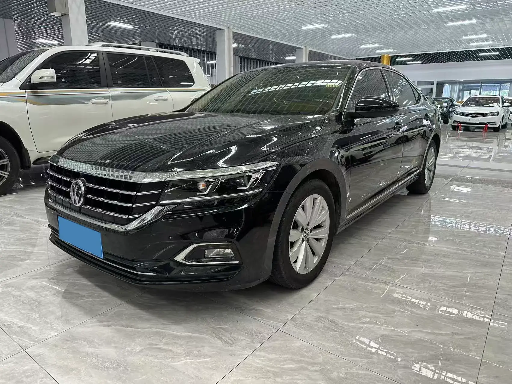 2019 VOLKSWAGEN PASSAT view 1