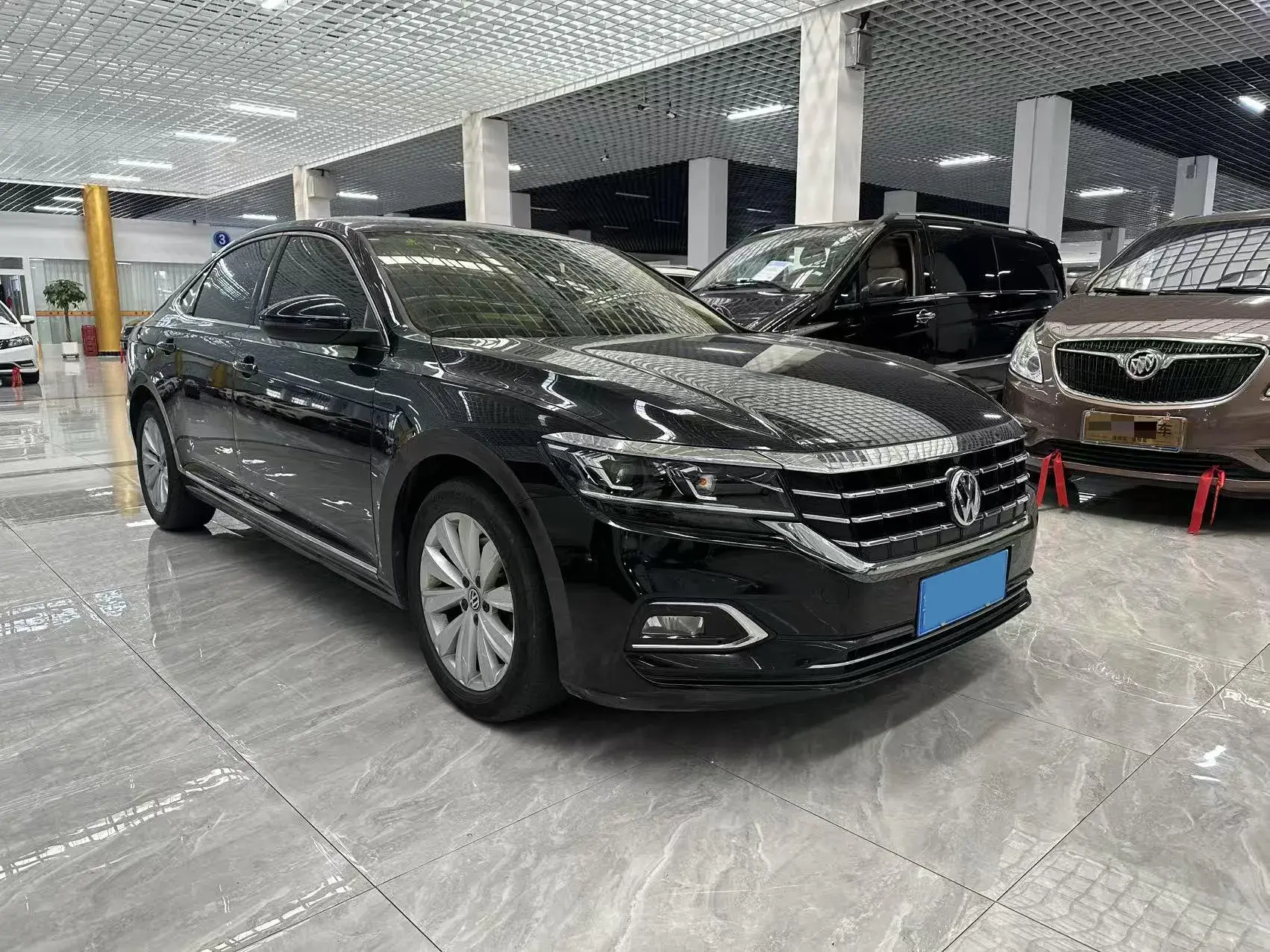 2019 VOLKSWAGEN PASSAT thumbnail 2