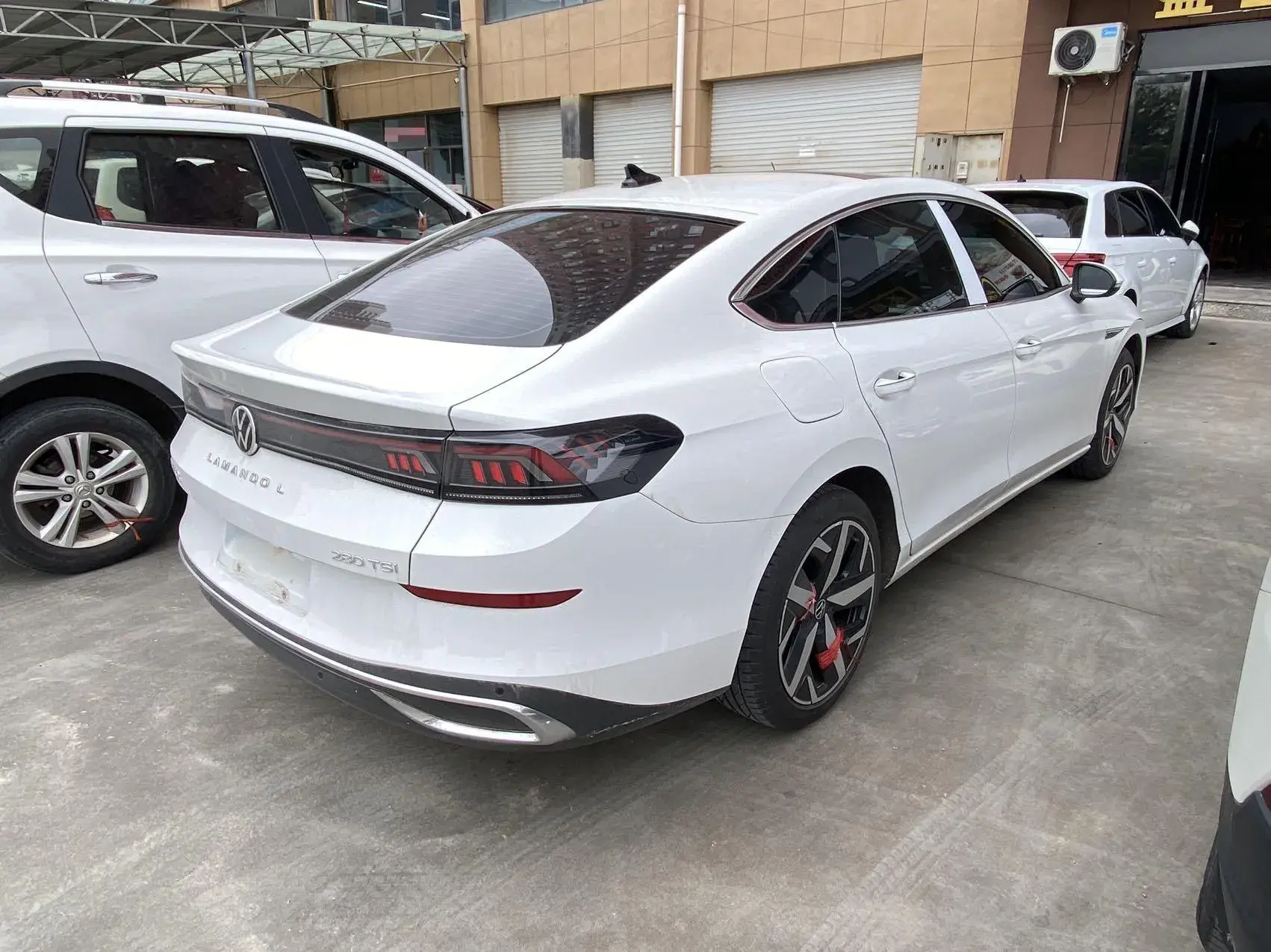 2024 VOLKSWAGEN LAMANDO thumbnail 3