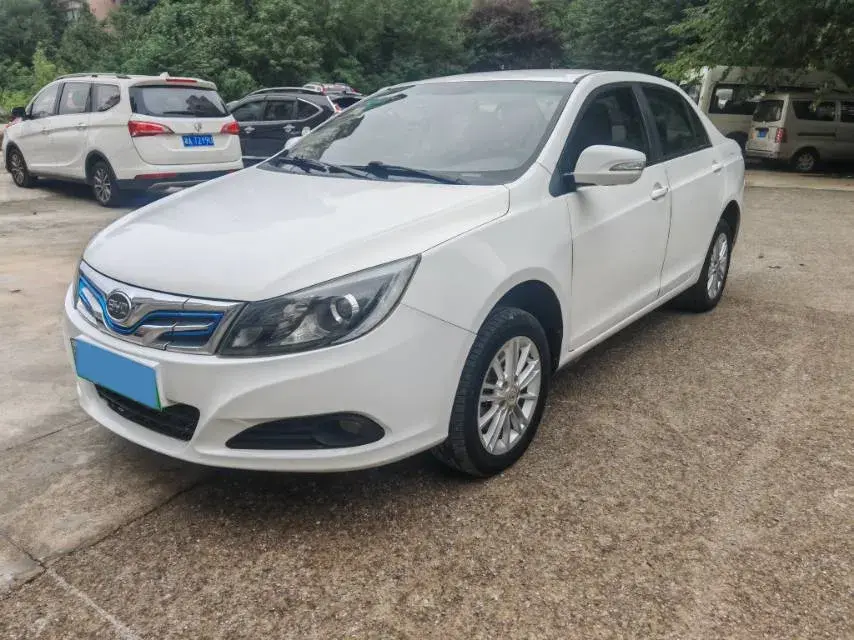 2018 BYD E5 view 1