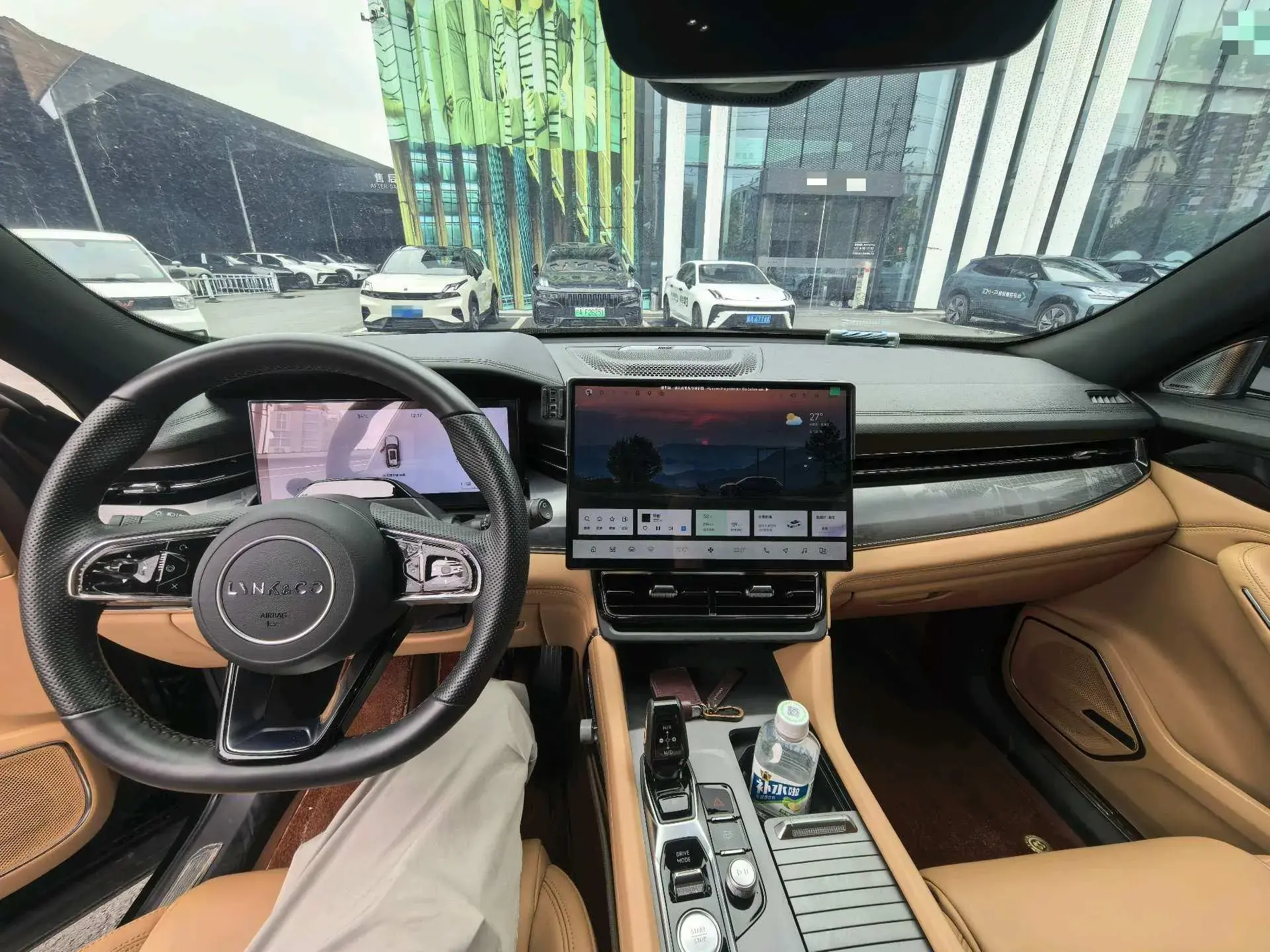 2024 LYNK&CO 09 thumbnail 4