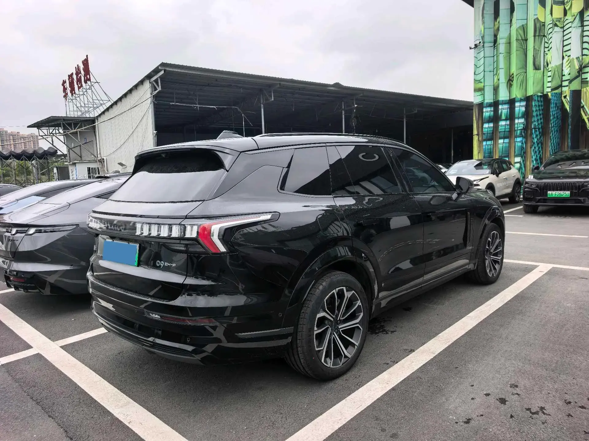 2024 LYNK&CO 09 thumbnail 3