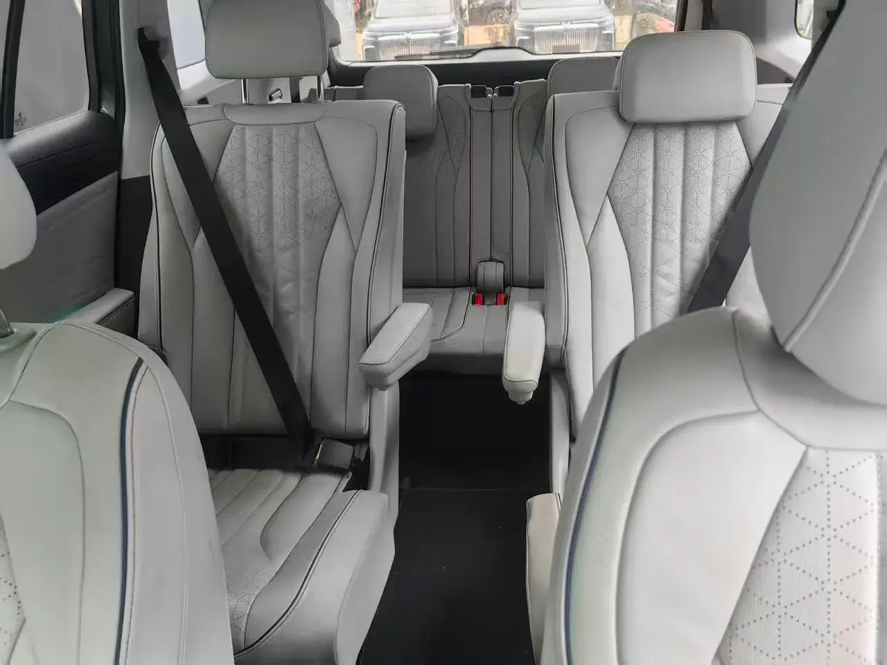 2022 VOLKSWAGEN ID.6 thumbnail 3