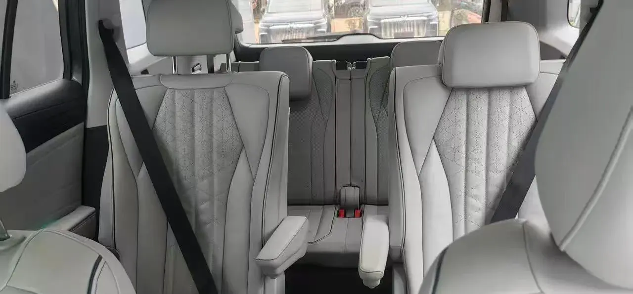 2022 VOLKSWAGEN ID.6 thumbnail 4