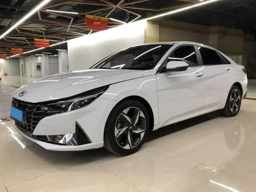 2022 HYUNDAI ELANTRA view 1