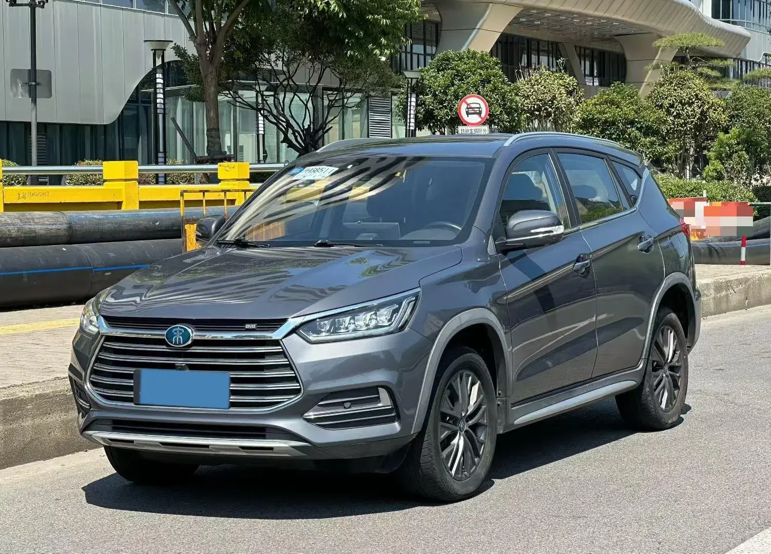 2019 BYD SONG view 1