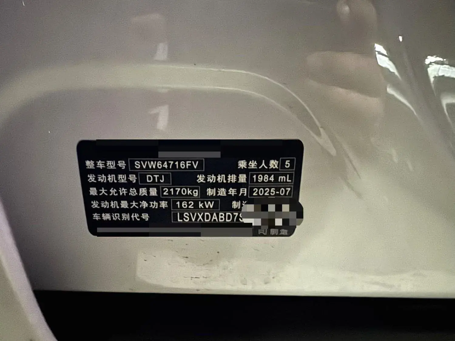 2025 VOLKSWAGEN TIGUAN thumbnail 3