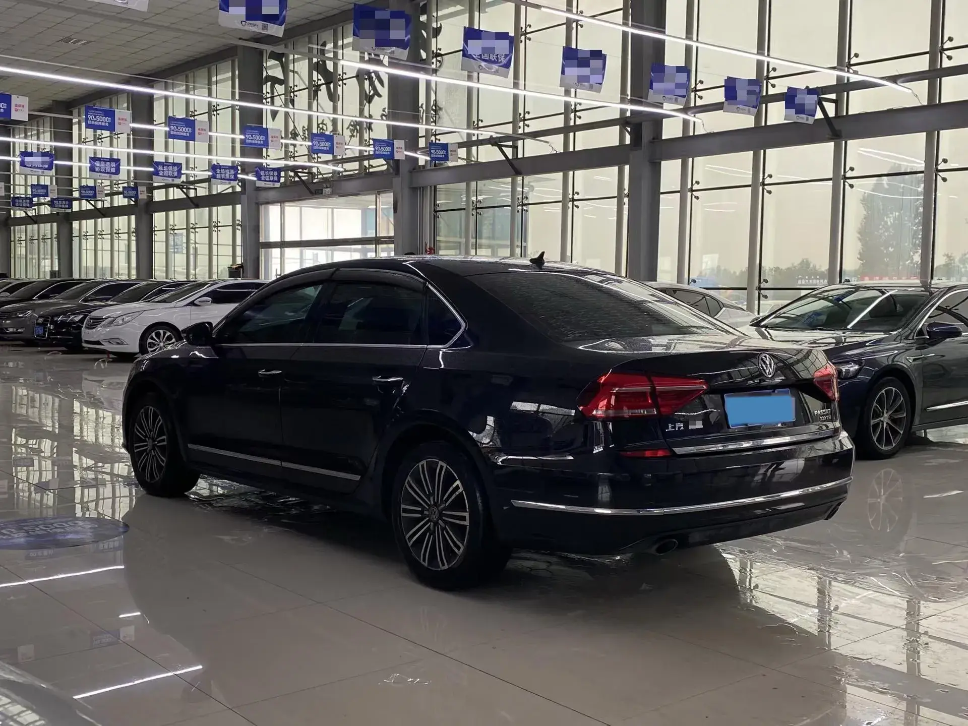 2017 VOLKSWAGEN PASSAT thumbnail 4