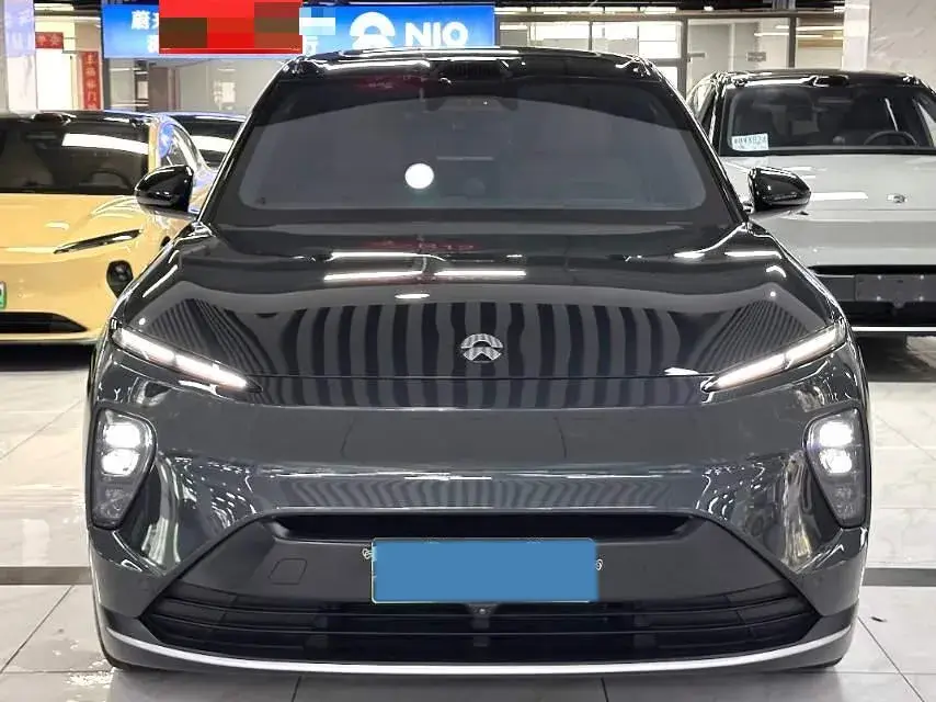 2023 NIO ES8 thumbnail 4