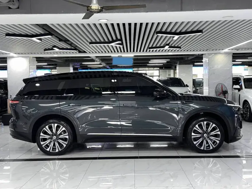 2023 NIO ES8 thumbnail 2