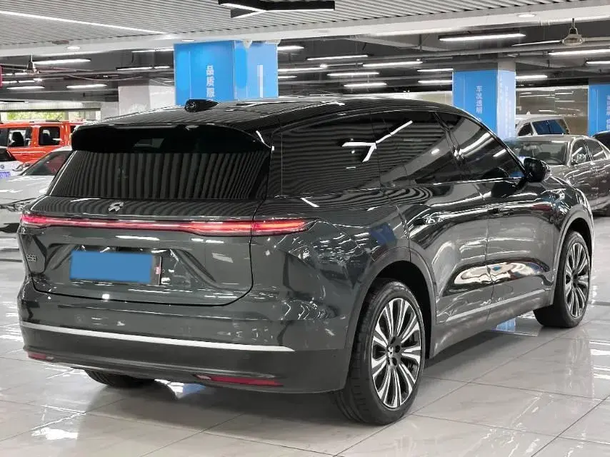 2023 NIO ES8 thumbnail 3