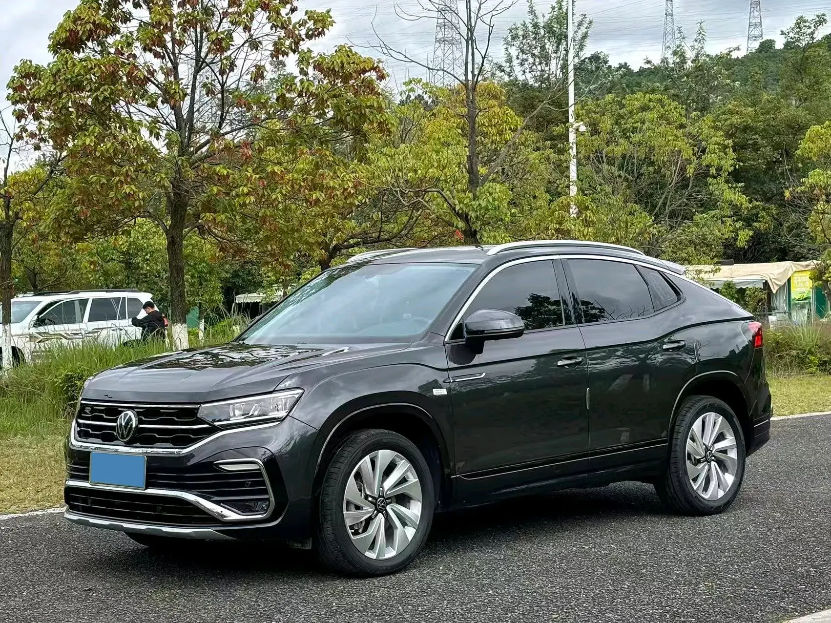 2020 VOLKSWAGEN TAYRON view 1
