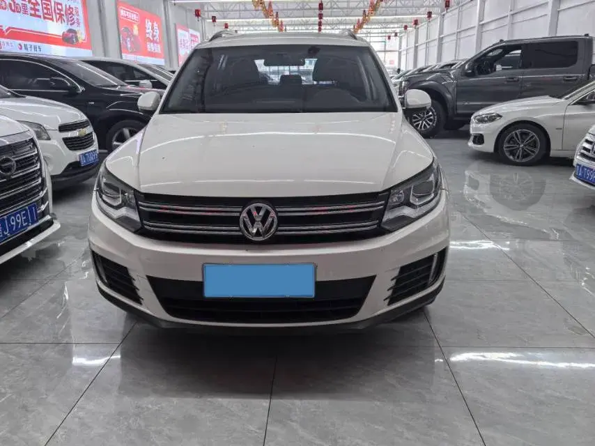 2017 VOLKSWAGEN TIGUAN thumbnail 2