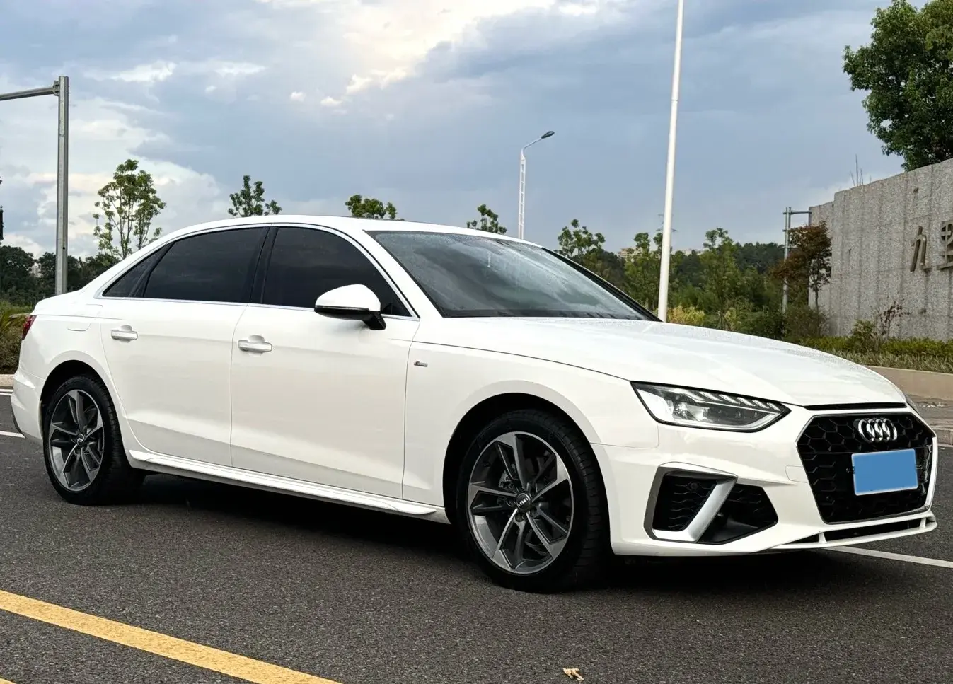 2020 AUDI A4L thumbnail 2