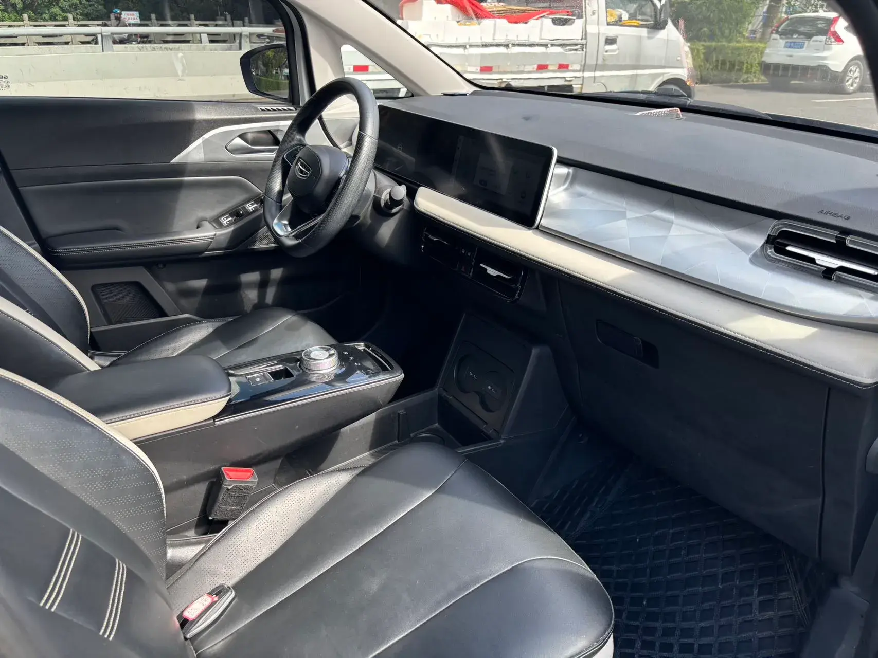 2022 GEOMETRY E thumbnail 3