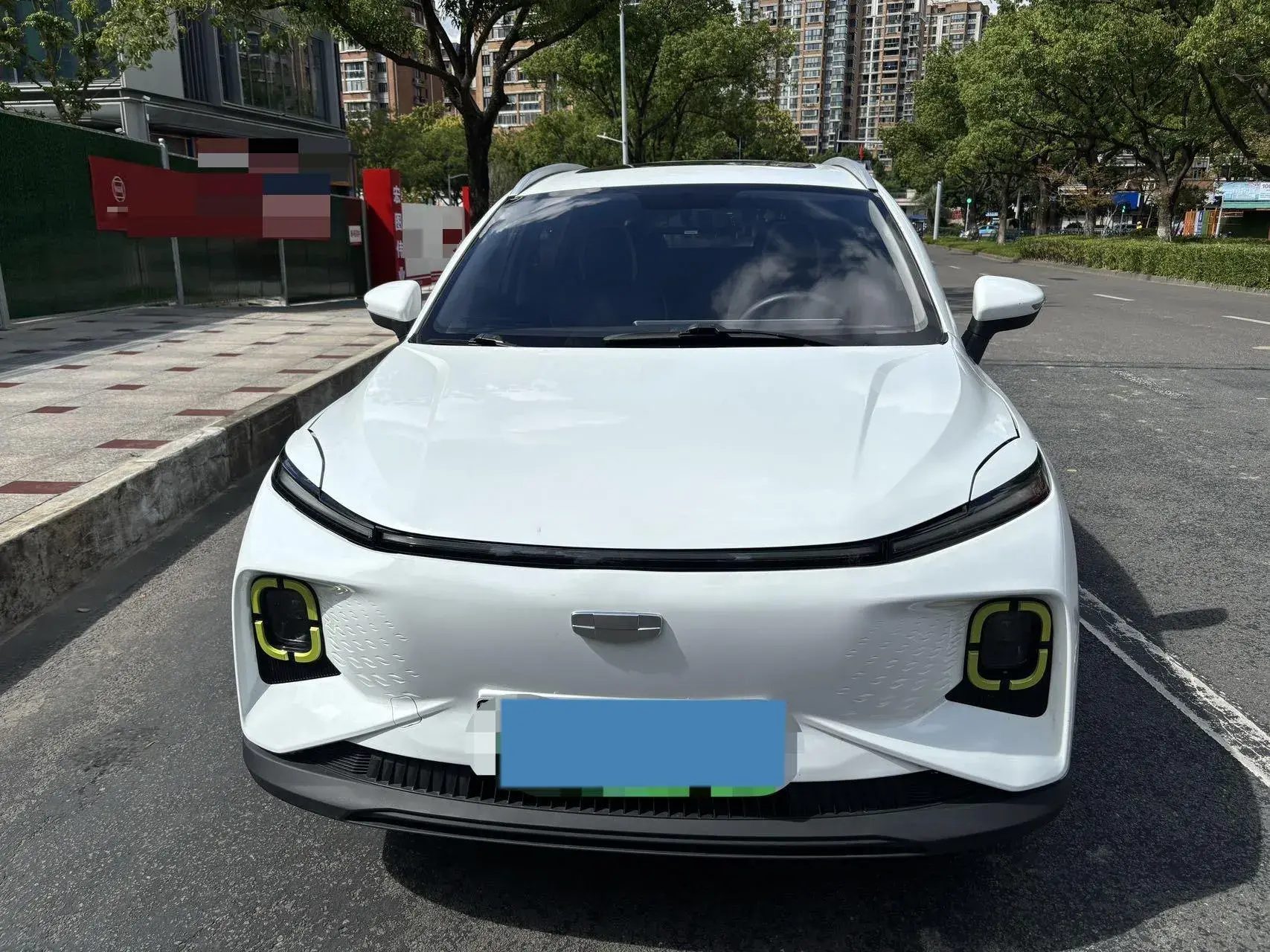 2022 GEOMETRY E thumbnail 2