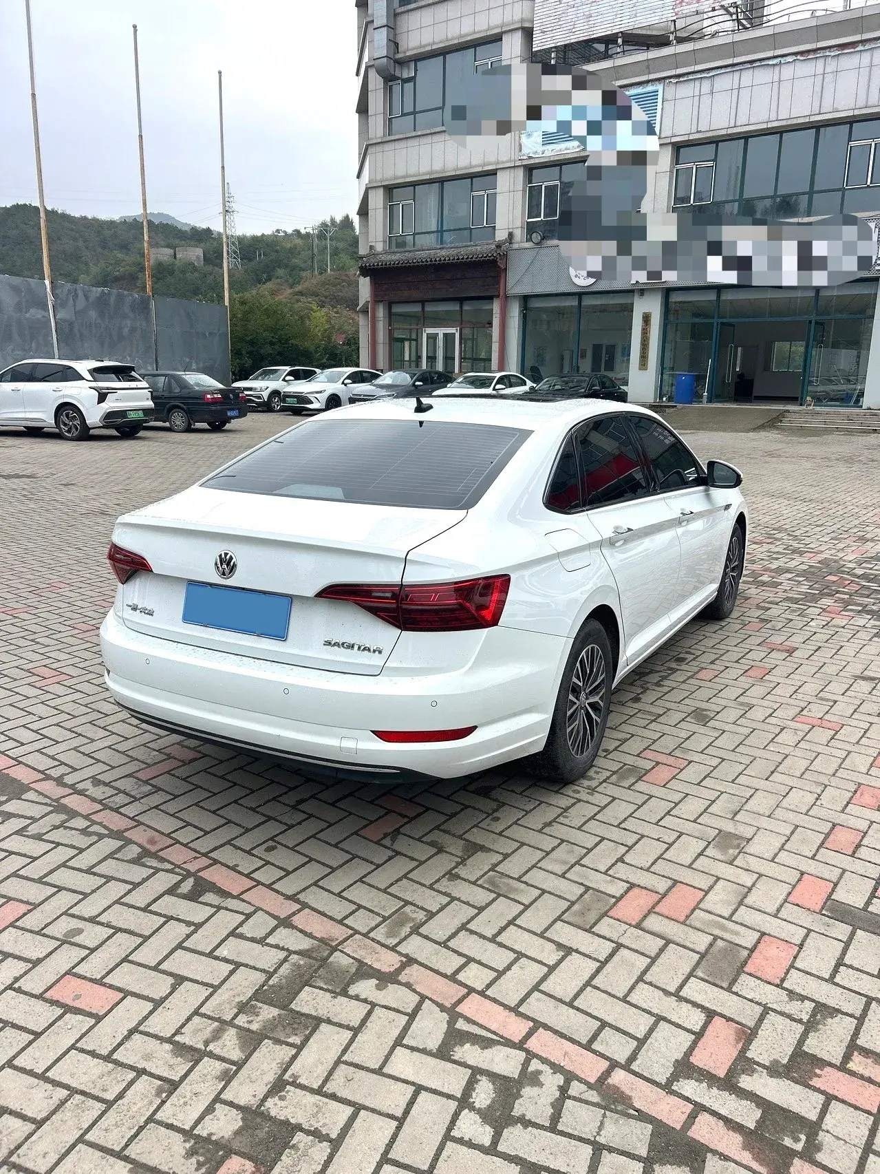 2020 VOLKSWAGEN SAGITAR thumbnail 2