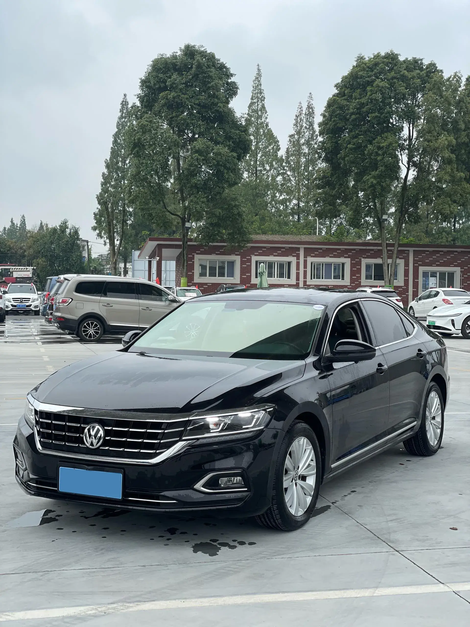 2019 VOLKSWAGEN PASSAT view 1