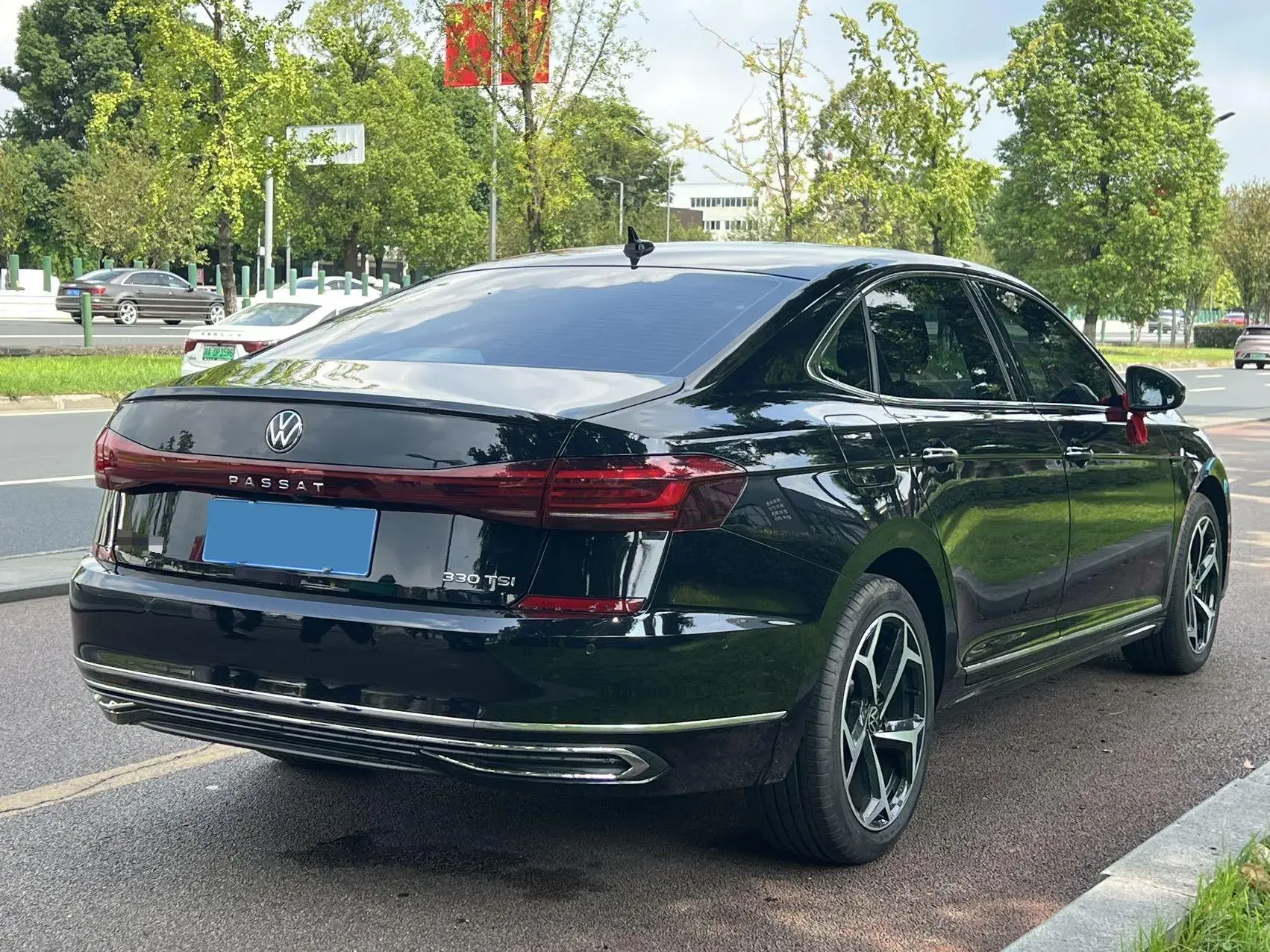 2023 VOLKSWAGEN PASSAT thumbnail 3