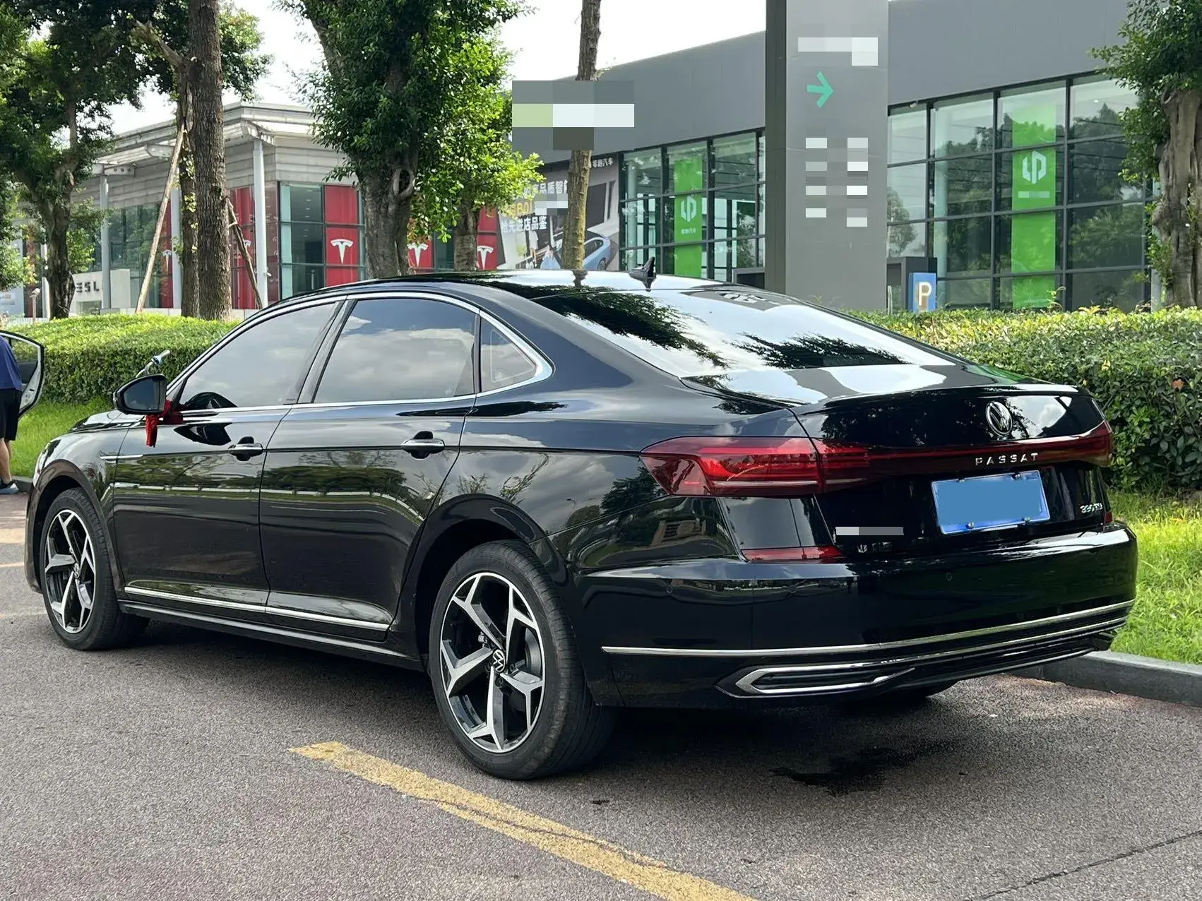 2023 VOLKSWAGEN PASSAT thumbnail 4