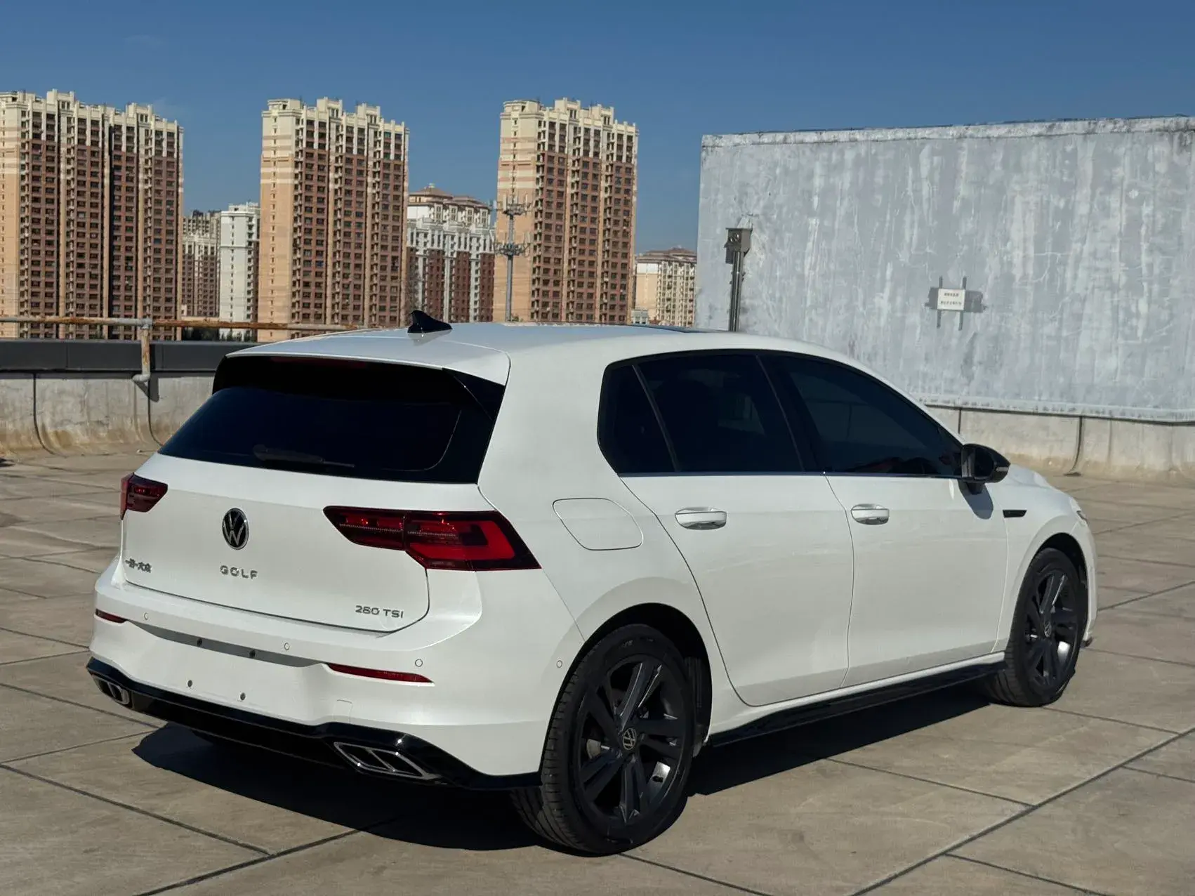 2021 VOLKSWAGEN GOLF thumbnail 4