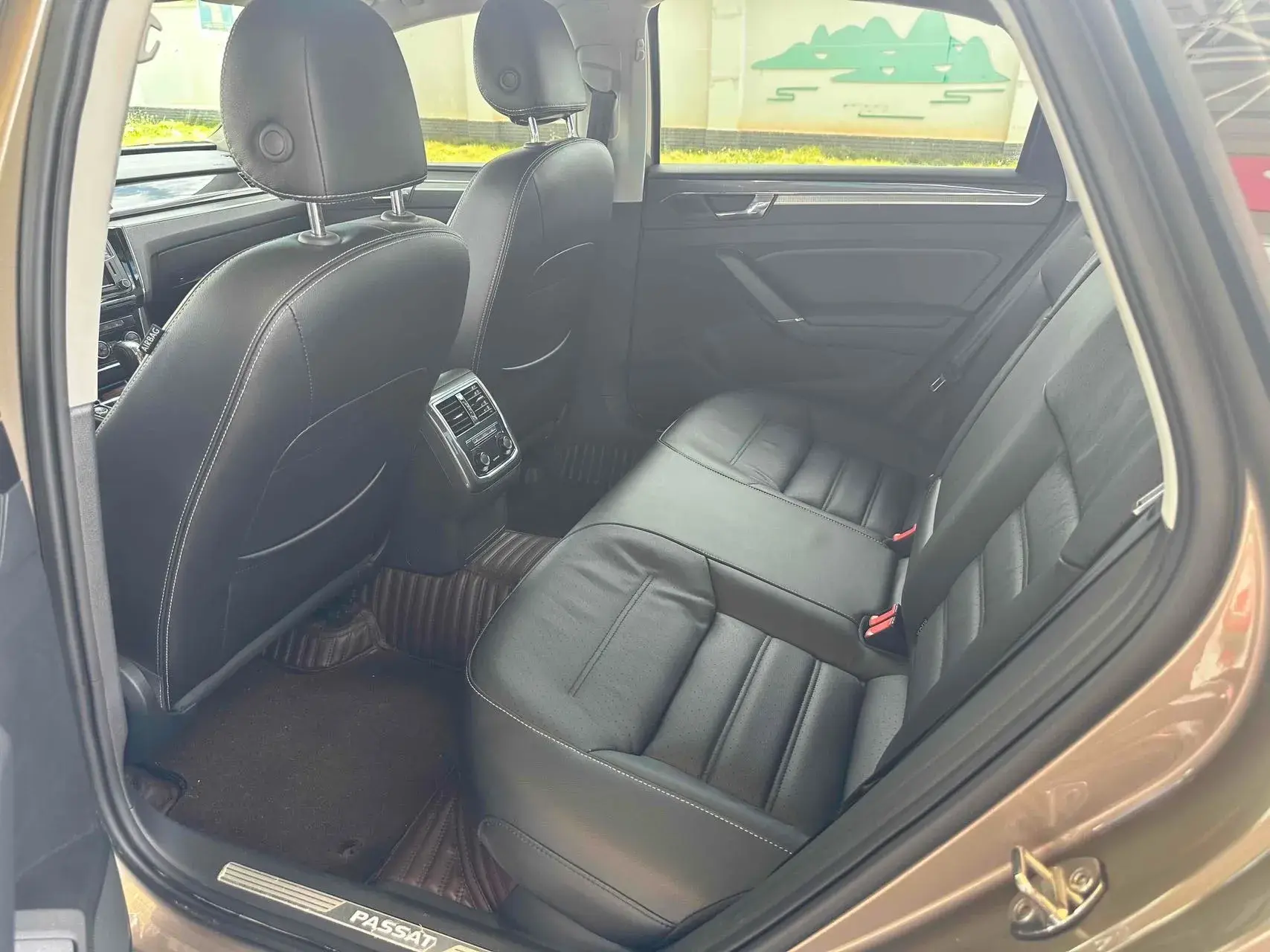 2017 VOLKSWAGEN PASSAT thumbnail 4