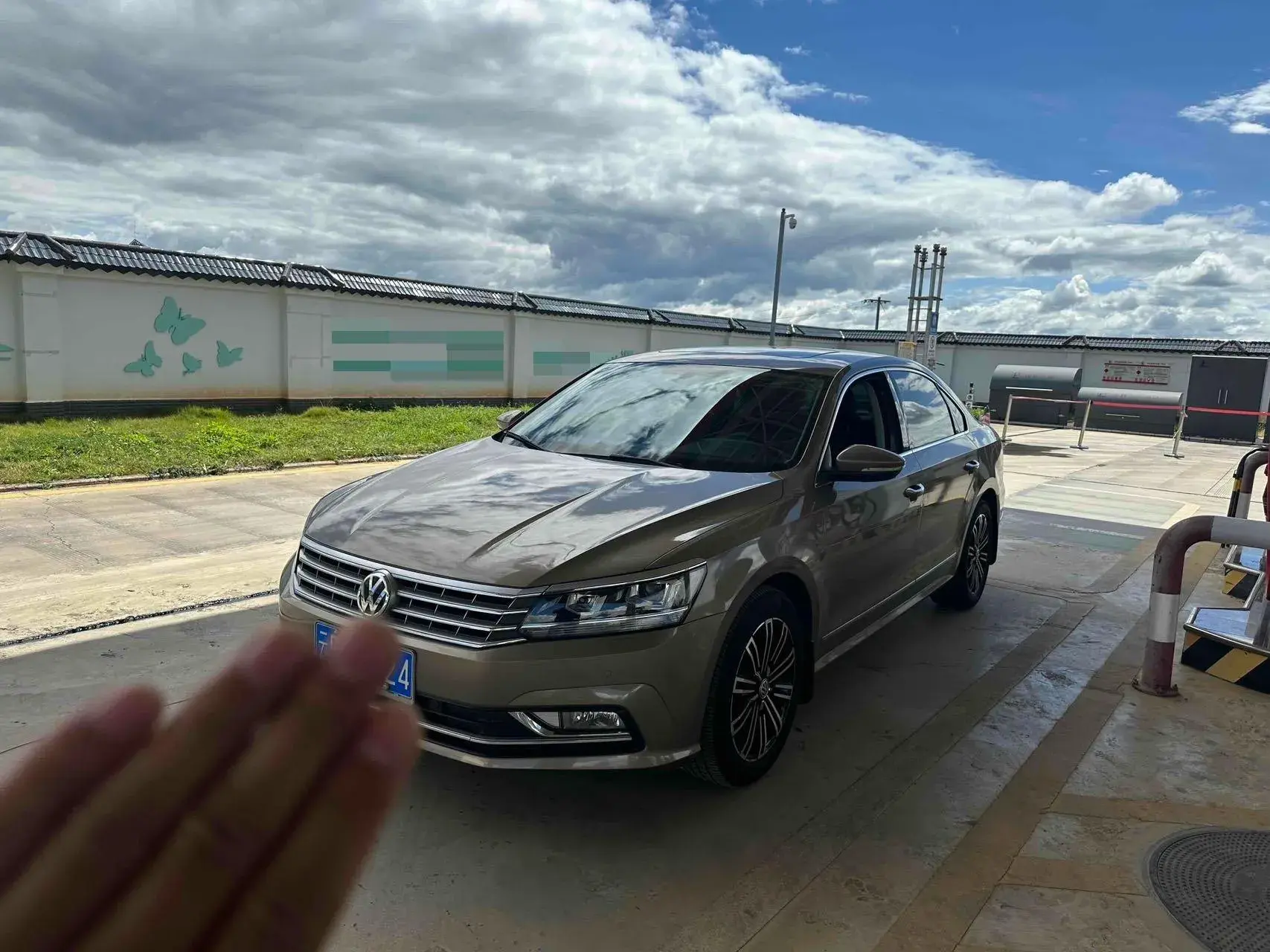 2017 VOLKSWAGEN PASSAT thumbnail 2