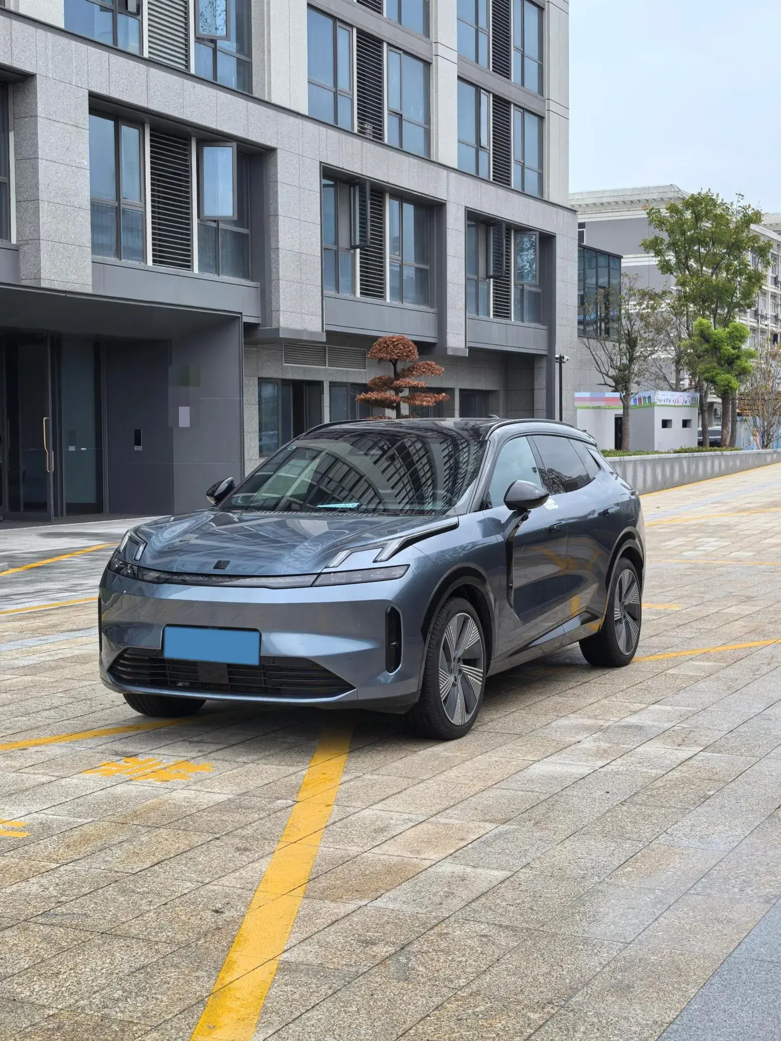 2025 LYNK&CO 08 view 1