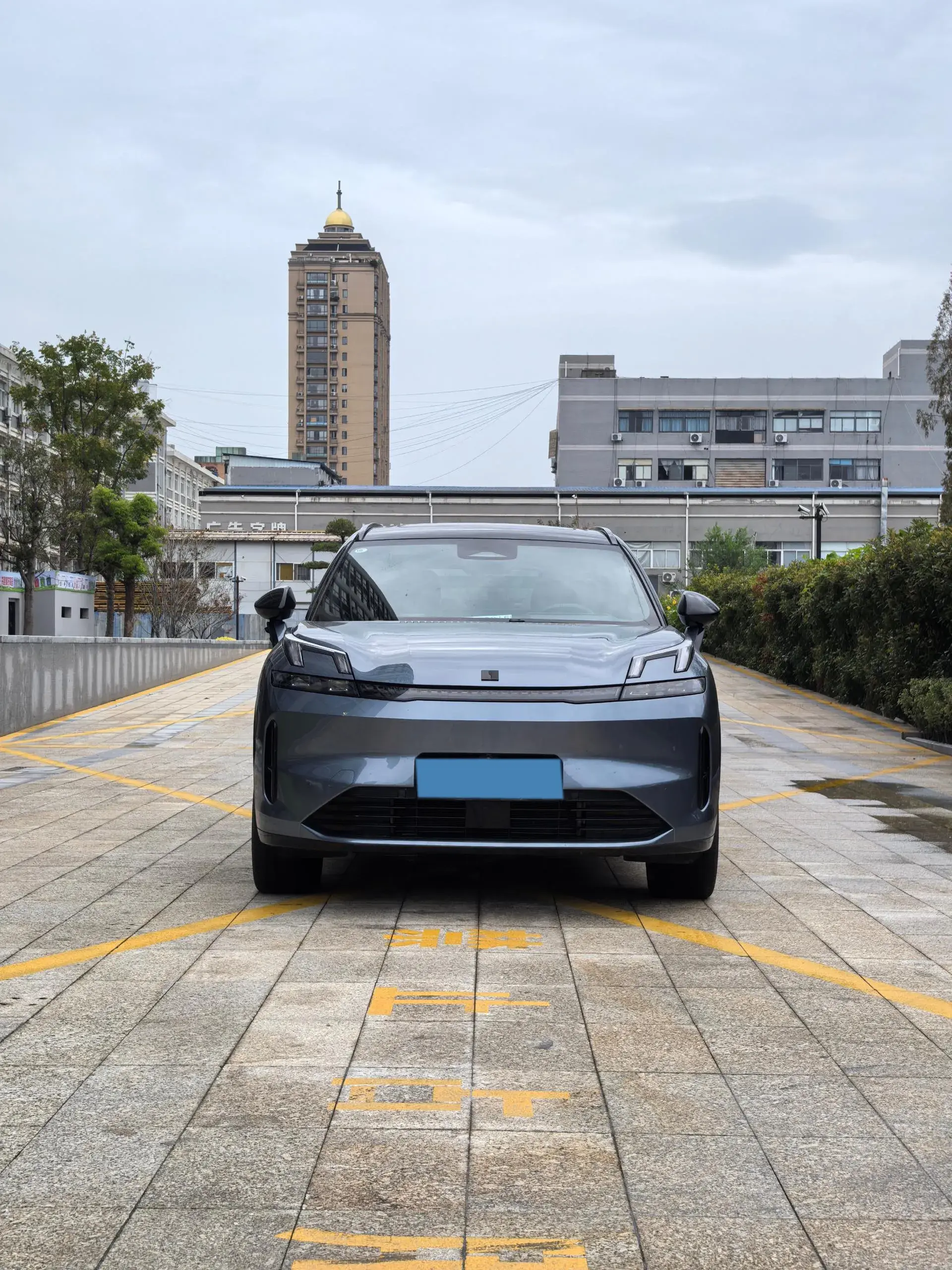 2025 LYNK&CO 08 thumbnail 2