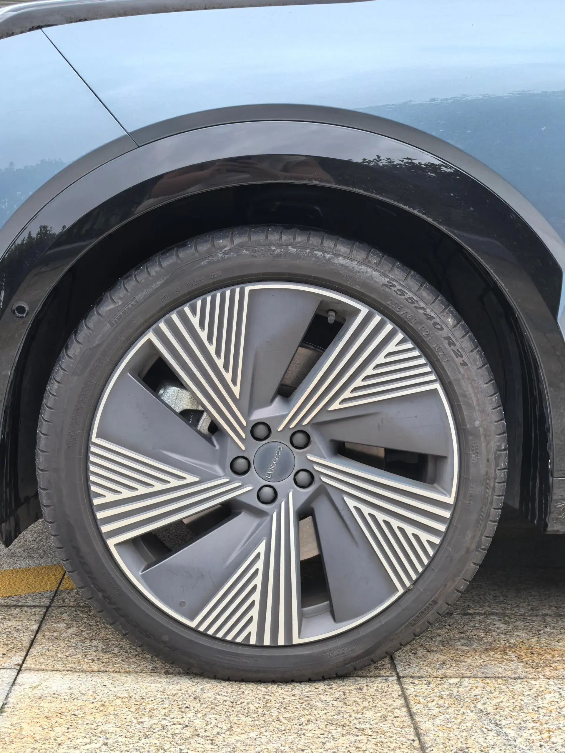 2025 LYNK&CO 08 thumbnail 4