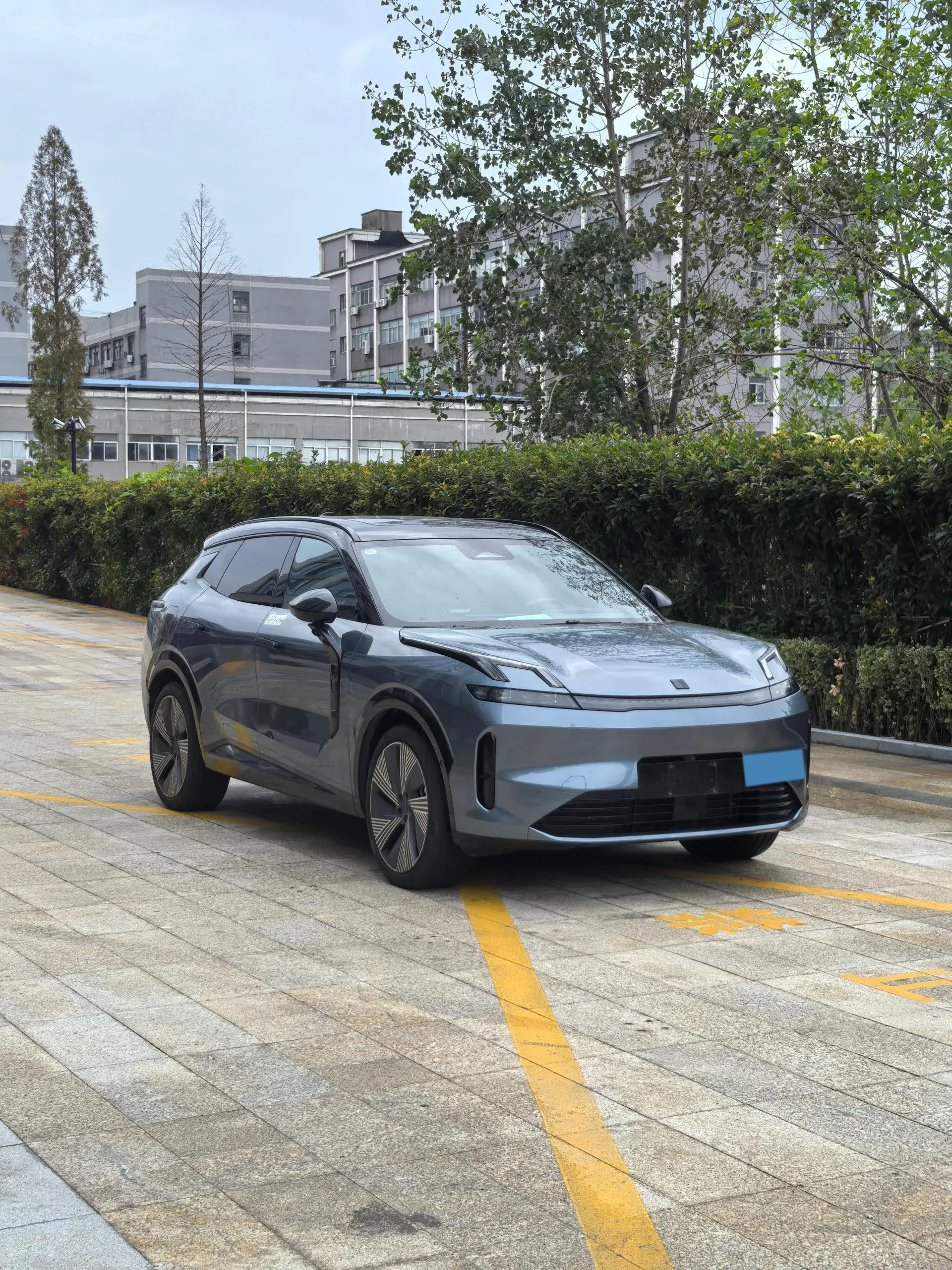 2025 LYNK&CO 08 thumbnail 3