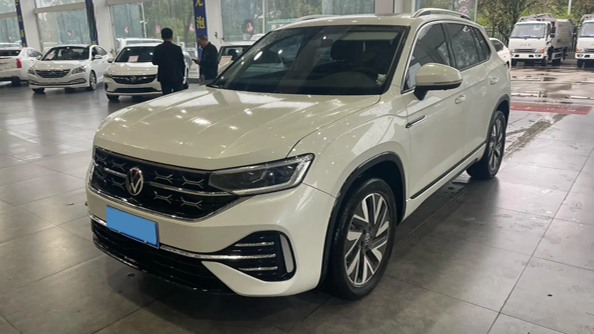 2023 VOLKSWAGEN TAYRON view 1