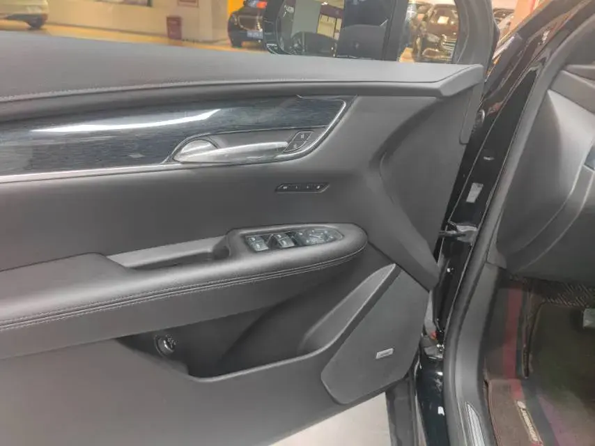 2021 CADILLAC XT5 thumbnail 3