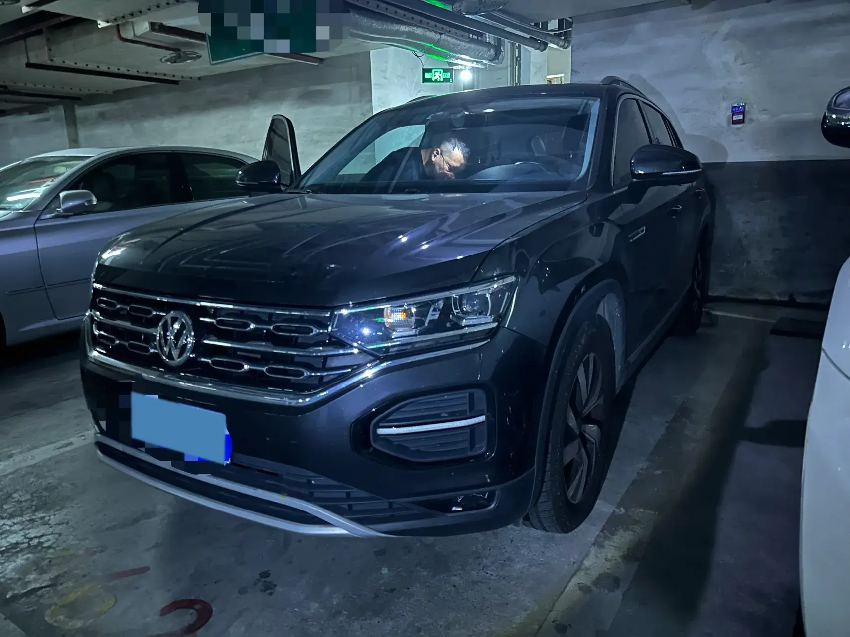 2020 VOLKSWAGEN TAYRON view 1