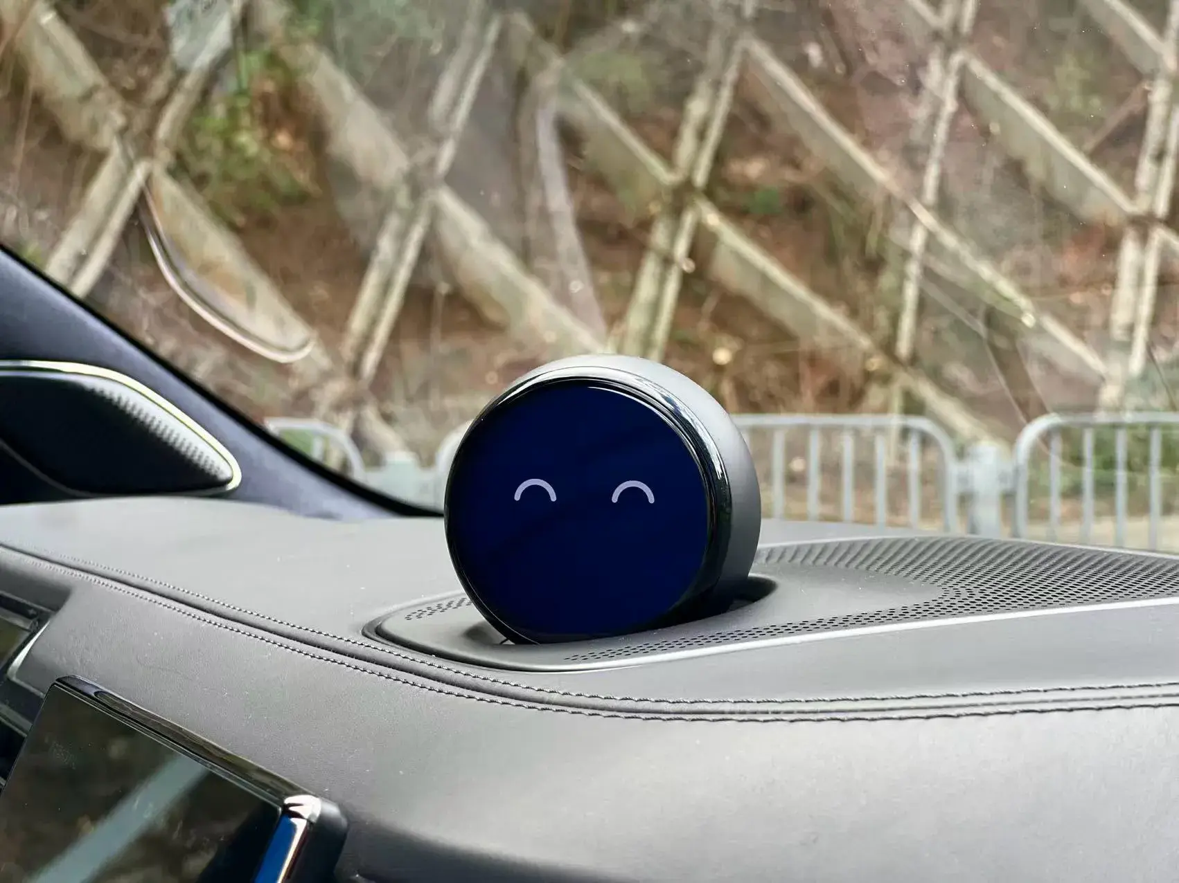 2020 NIO ES8 thumbnail 3