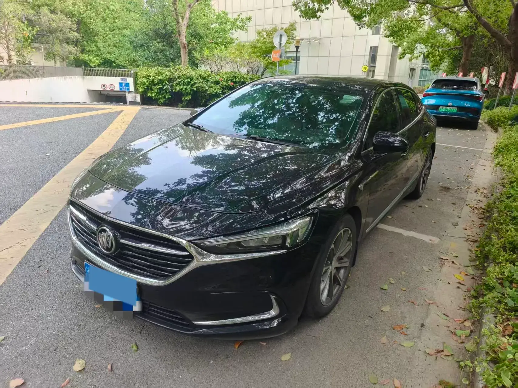 2020 BUICK LARCOSSE view 1