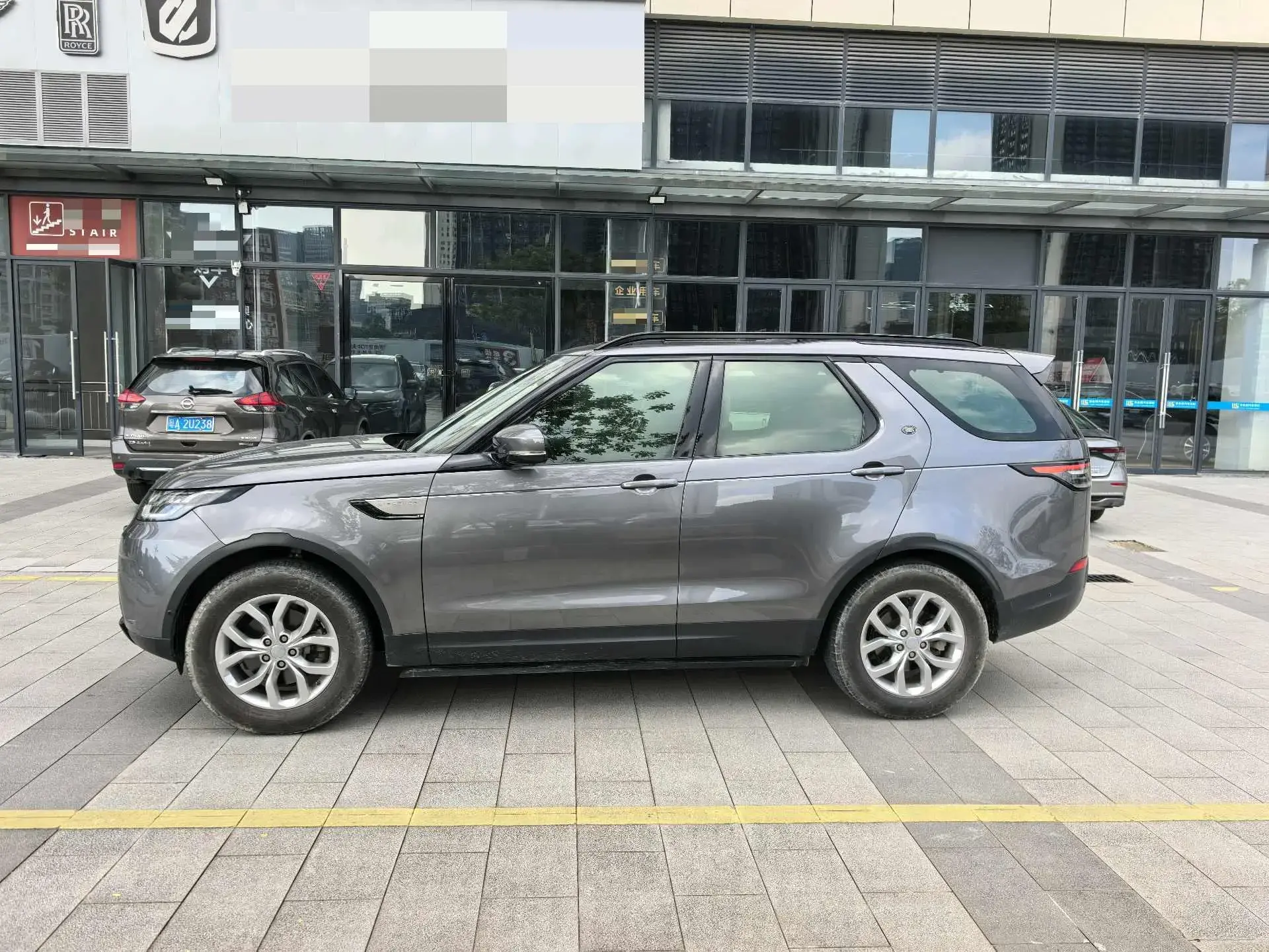 2019 LAND ROVER thumbnail 2