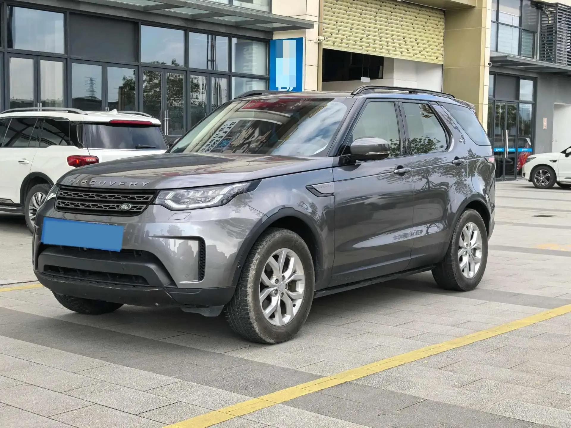 2019 LAND ROVER view 1