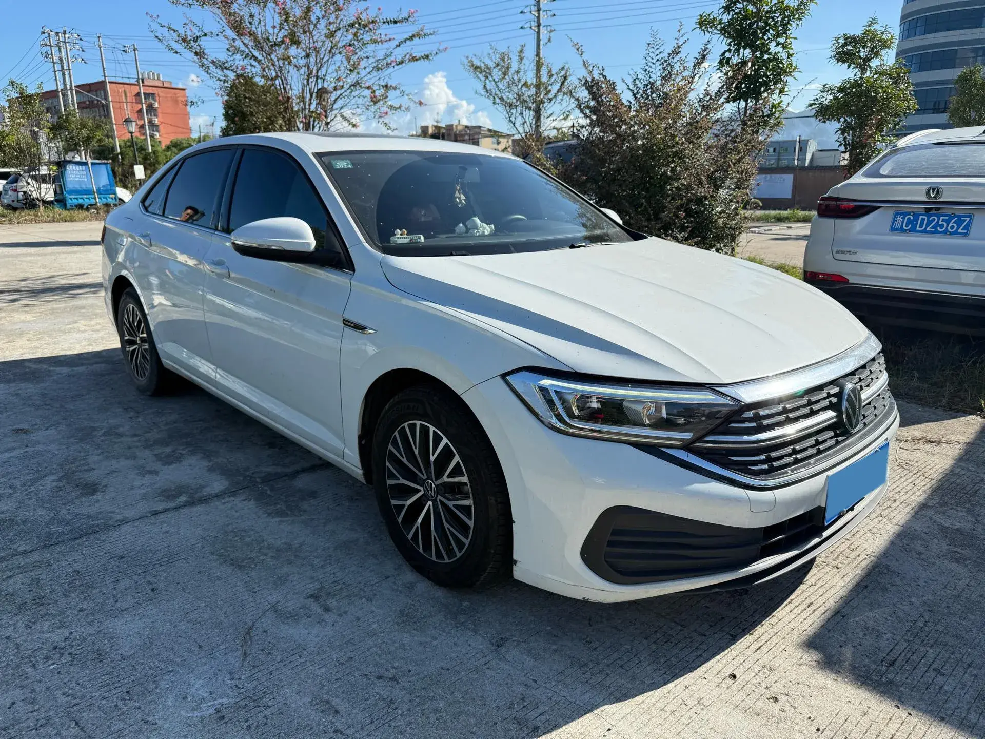 2022 VOLKSWAGEN SAGITAR thumbnail 3