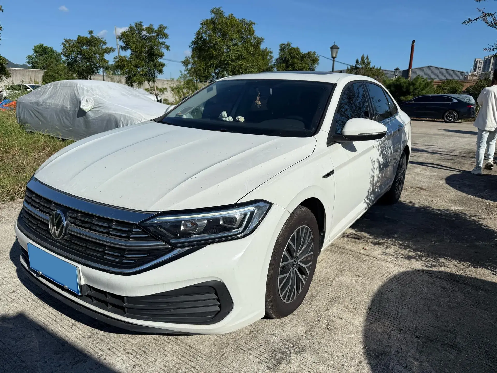 2022 VOLKSWAGEN SAGITAR view 1