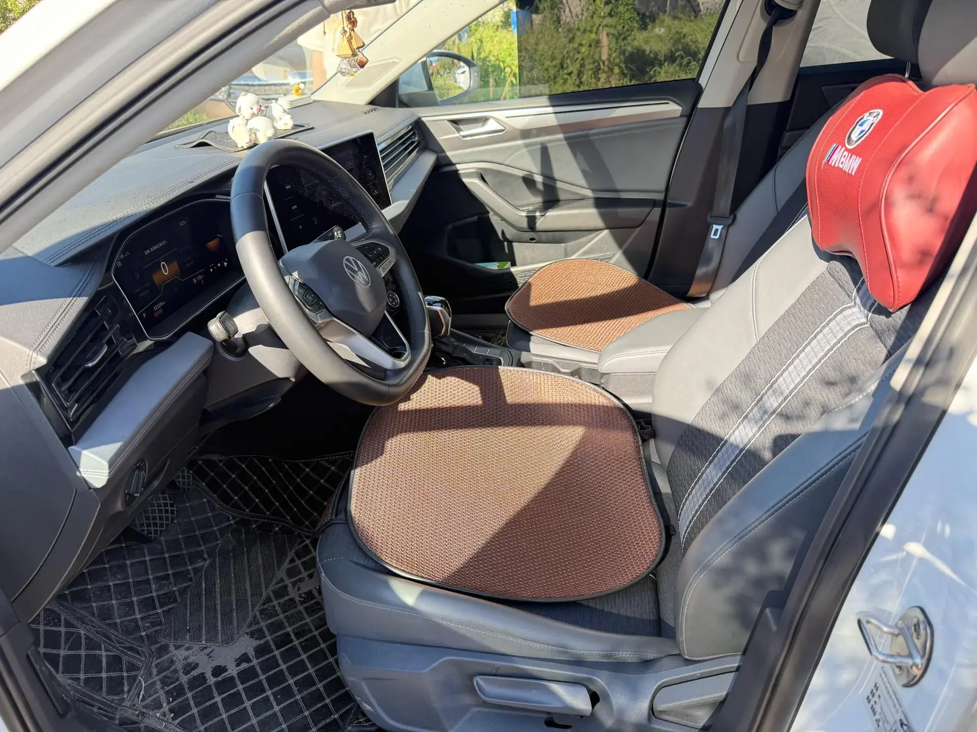 2022 VOLKSWAGEN SAGITAR thumbnail 4