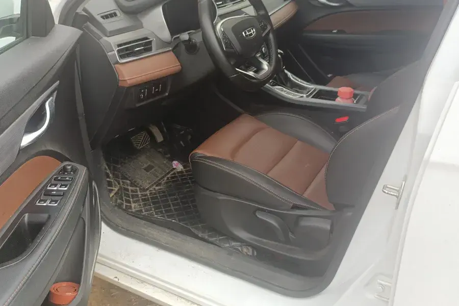 2021 GEELY EMGRAND thumbnail 3