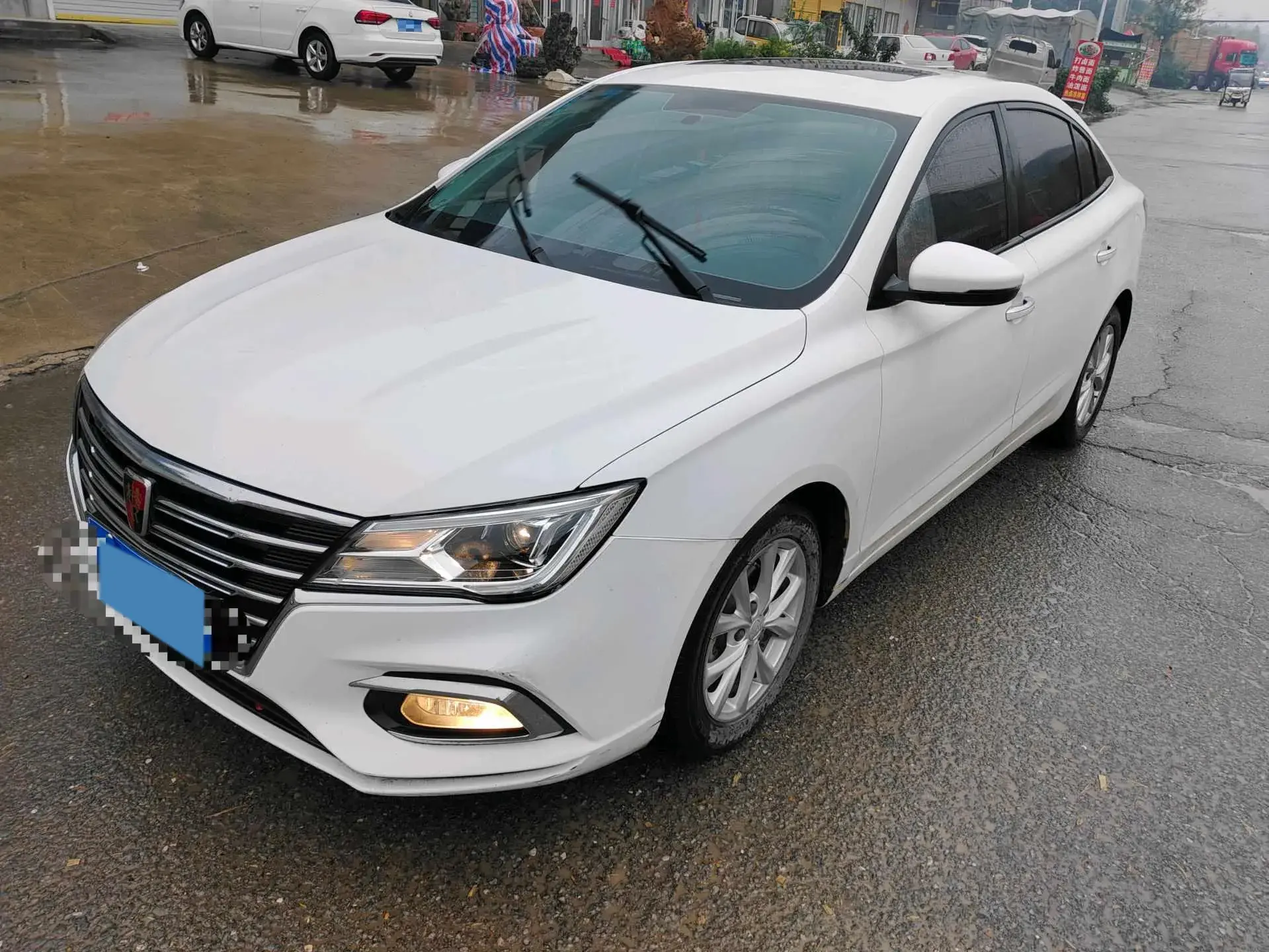 2019 ROEWE I5 view 1