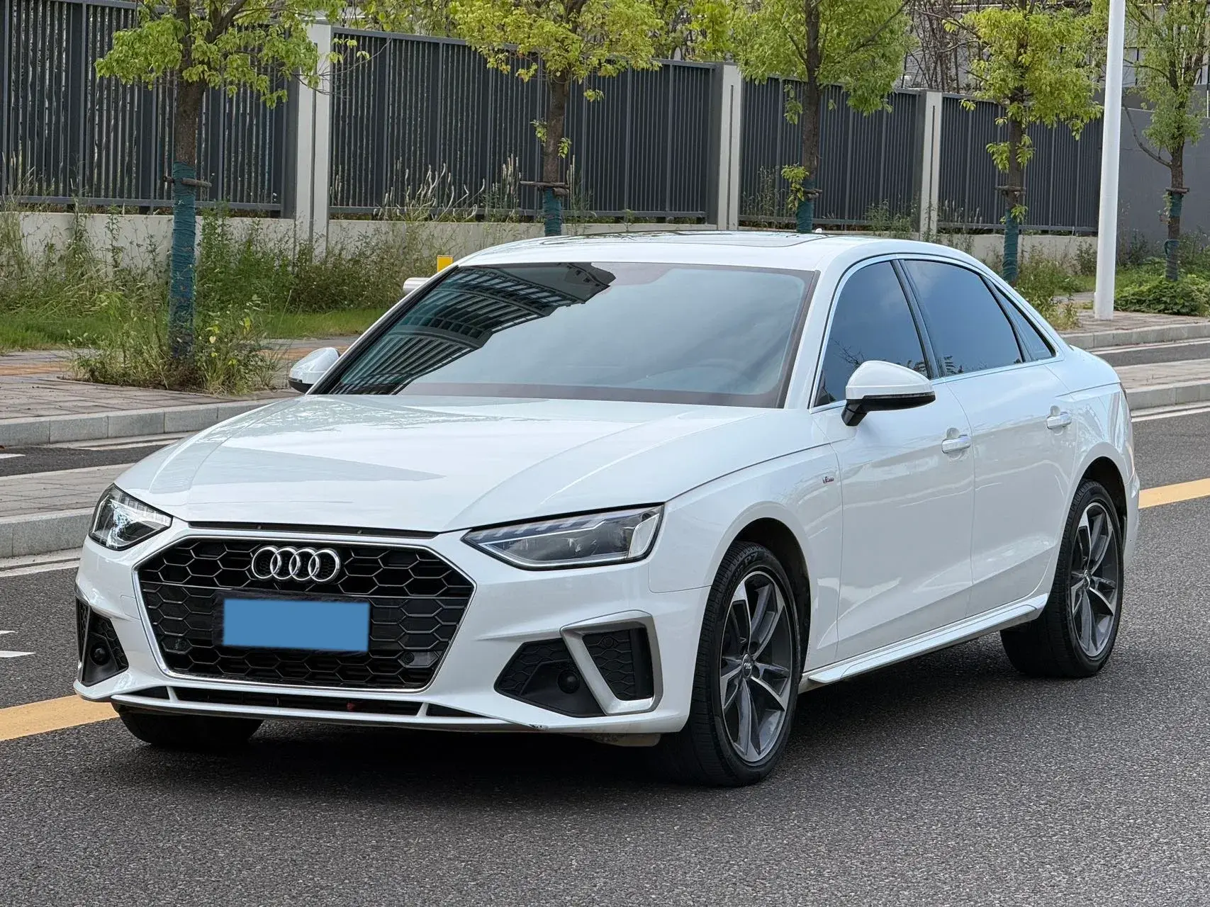 2021 AUDI A4L view 1