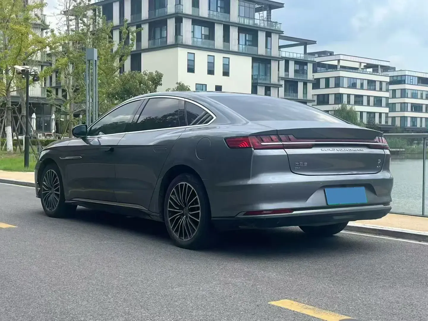 2020 BYD HAN thumbnail 3